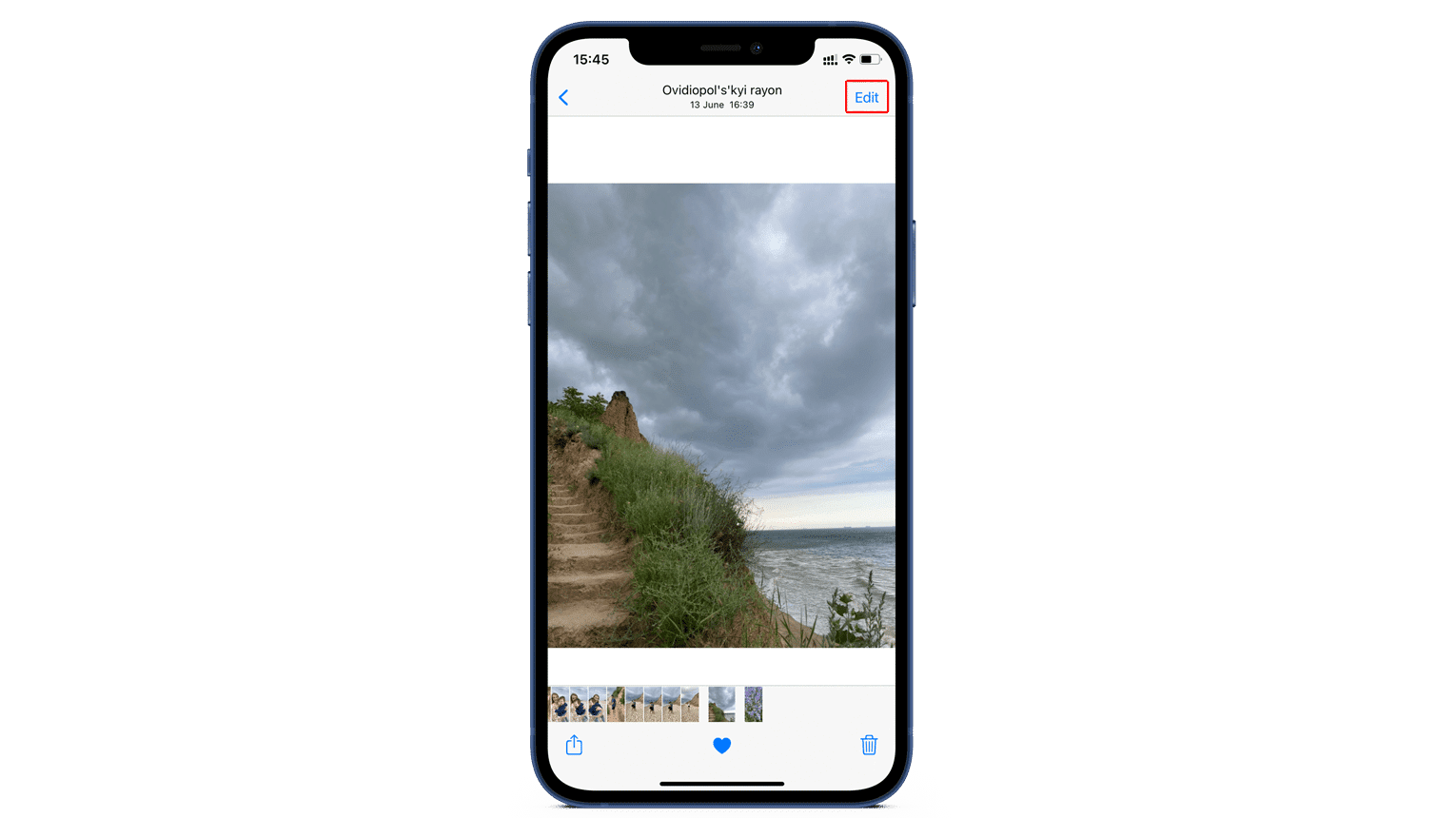 Écran d'iPhone montrant l'option Modifier les photos