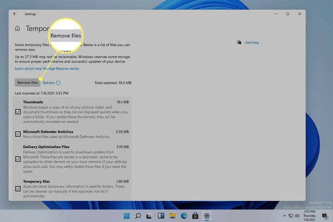 Remove files button highlighted for temporary files in Windows 11